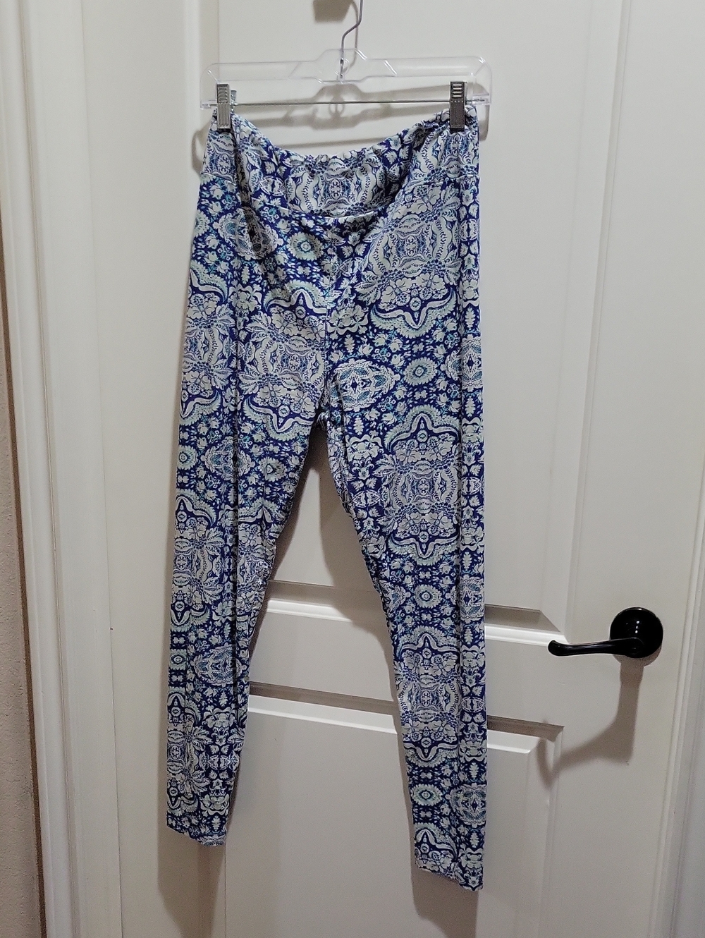 Lularoe TC Blue & White Patterned Leggings